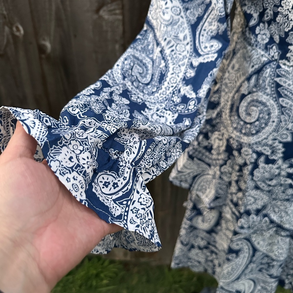 Elegant Blue Paisley Wrap Dress - Picture 4 of 9